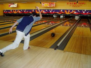 1200px-bowlerbowling