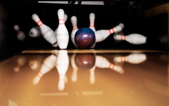 Tvåhandskastet är bowlingens motsvarighet till V-stilen